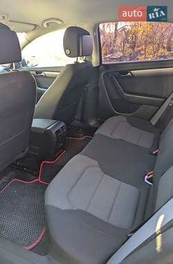 Седан Volkswagen Passat 2012 в Мукачевому