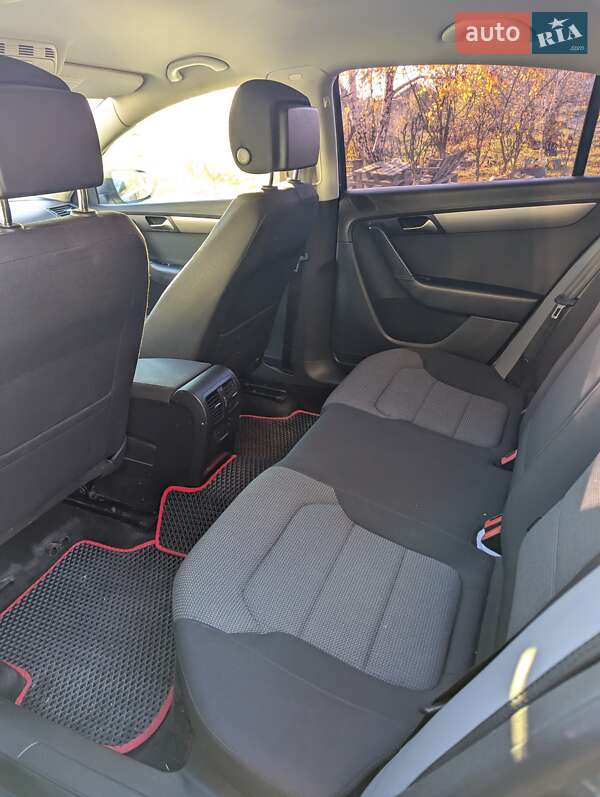 Седан Volkswagen Passat 2012 в Мукачевому