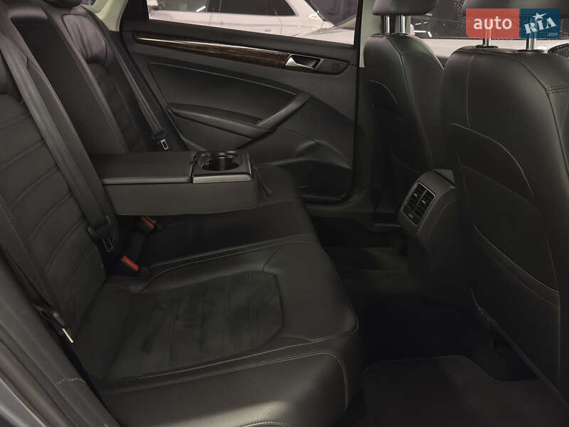 Седан Volkswagen Passat 2013 в Николаеве