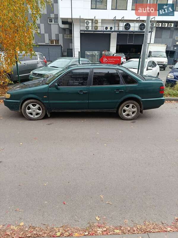 Седан Volkswagen Passat 1995 в Шаргороде