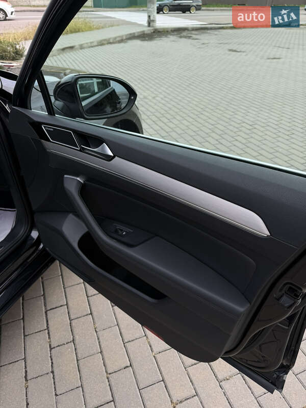 Универсал Volkswagen Passat 2016 в Житомире