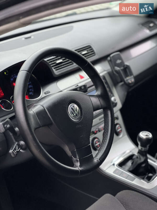 Седан Volkswagen Passat 2006 в Ивано-Франковске