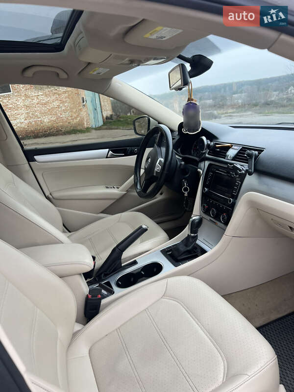 Седан Volkswagen Passat 2012 в Тетієві