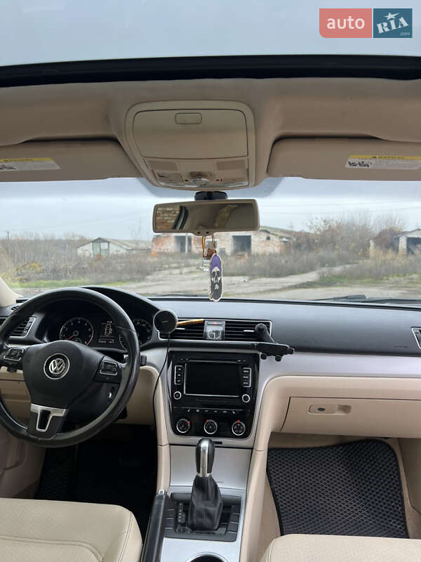 Седан Volkswagen Passat 2012 в Тетієві