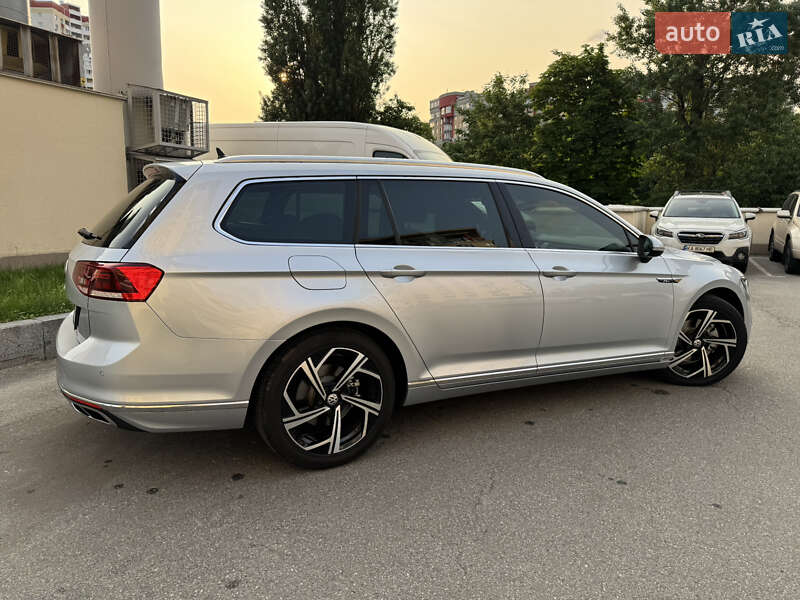 Универсал Volkswagen Passat 2022 в Киеве