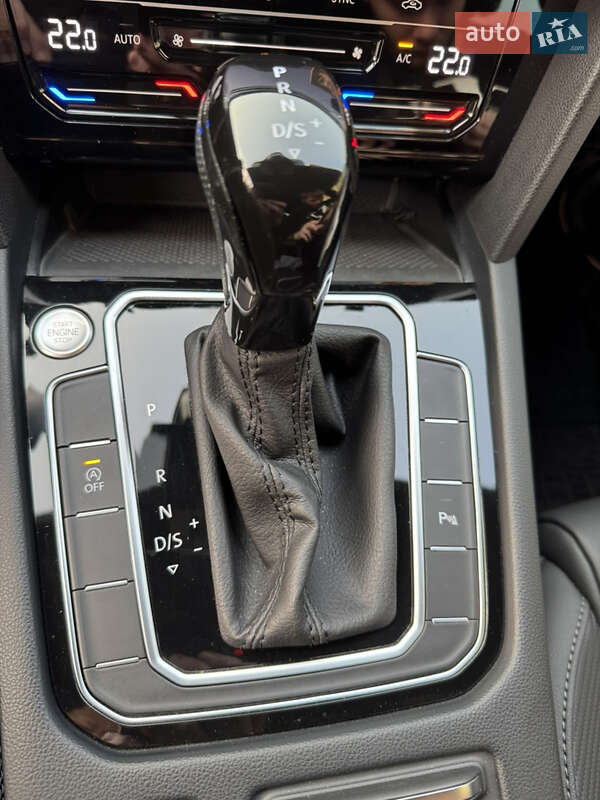 Универсал Volkswagen Passat 2022 в Киеве