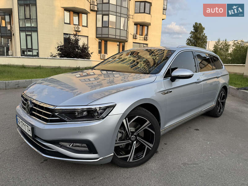 Универсал Volkswagen Passat 2022 в Киеве