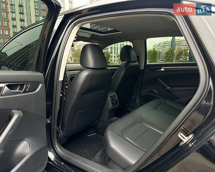 Седан Volkswagen Passat 2015 в Киеве