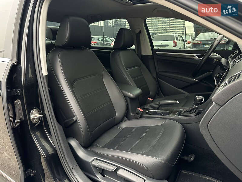Седан Volkswagen Passat 2015 в Киеве