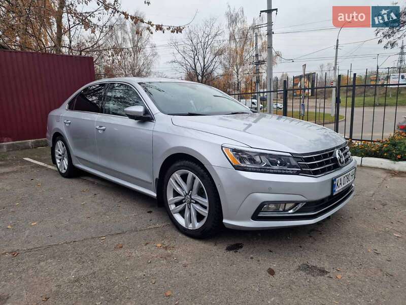 Седан Volkswagen Passat 2017 в Чернигове