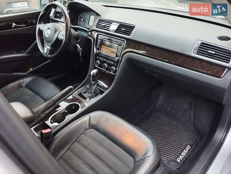 Седан Volkswagen Passat 2012 в Львове