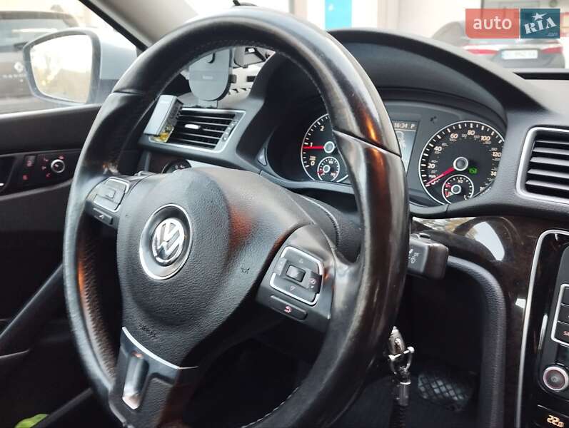 Седан Volkswagen Passat 2012 в Львове