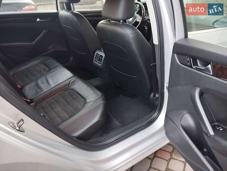 Седан Volkswagen Passat 2012 в Львове