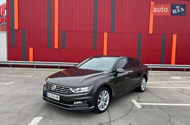 Седан Volkswagen Passat 2018 в Киеве