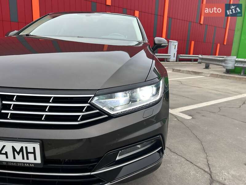 Седан Volkswagen Passat 2018 в Києві