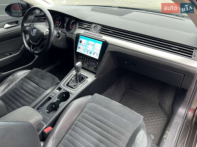 Седан Volkswagen Passat 2018 в Києві