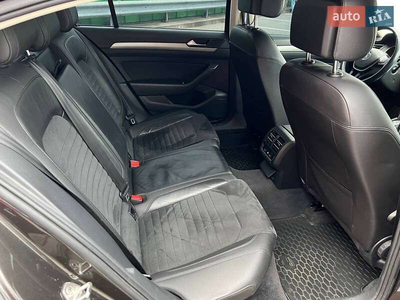 Седан Volkswagen Passat 2018 в Києві