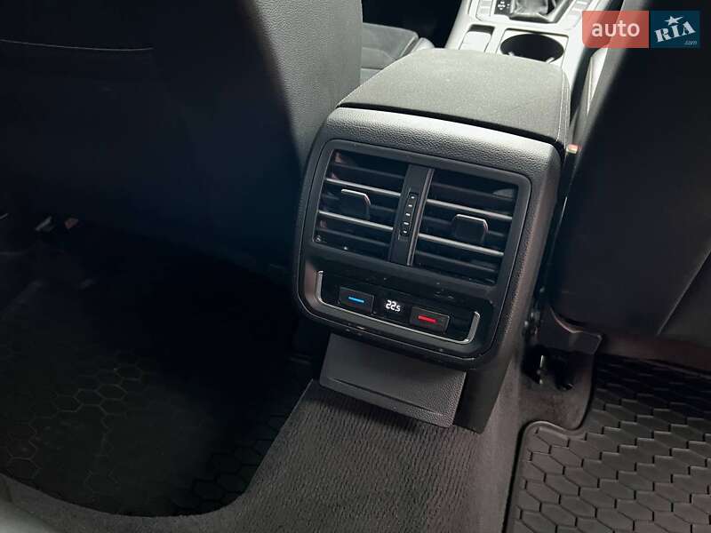 Седан Volkswagen Passat 2018 в Києві