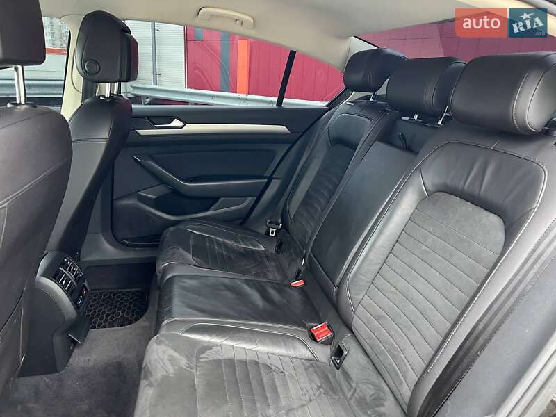 Седан Volkswagen Passat 2018 в Києві