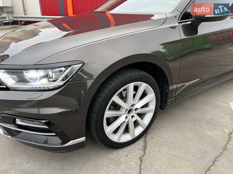 Седан Volkswagen Passat 2018 в Києві
