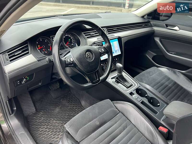 Седан Volkswagen Passat 2018 в Києві
