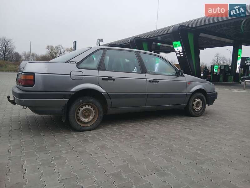 Седан Volkswagen Passat 1992 в Стрые