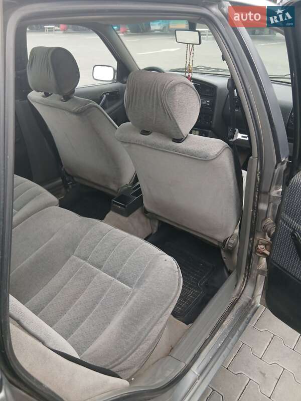 Седан Volkswagen Passat 1992 в Стрые