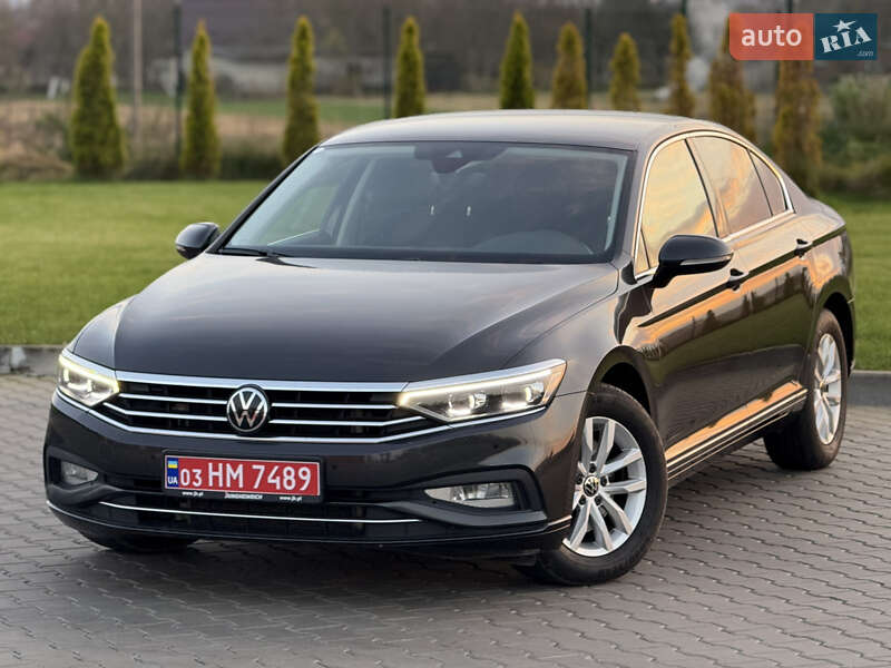 Седан Volkswagen Passat 2022 в Луцке