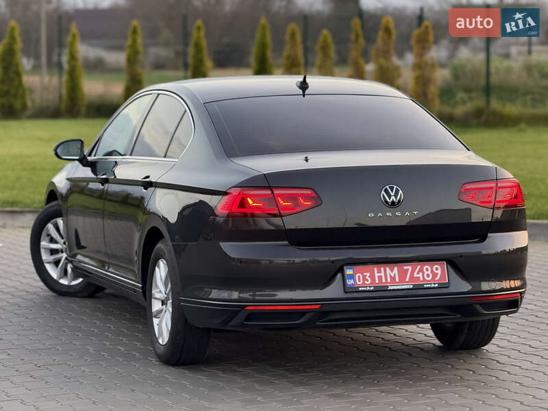 Седан Volkswagen Passat 2022 в Луцке
