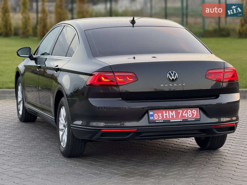 Седан Volkswagen Passat 2022 в Луцке