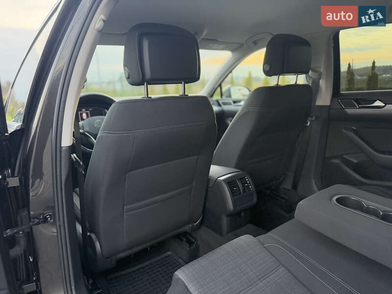 Седан Volkswagen Passat 2022 в Луцке