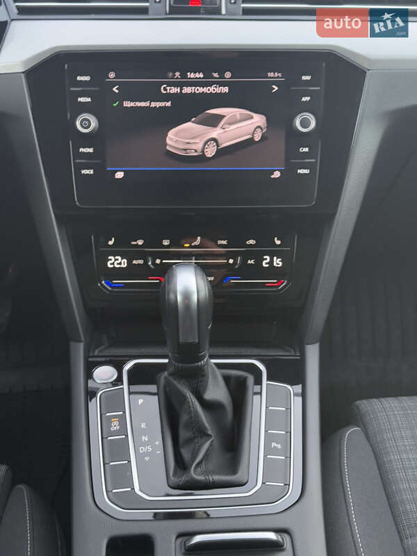 Седан Volkswagen Passat 2022 в Луцке