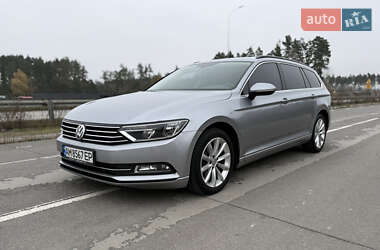Універсал Volkswagen Passat 2017 в Житомирі
