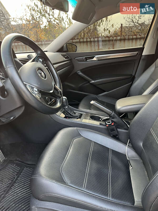 Седан Volkswagen Passat 2016 в Запорожье