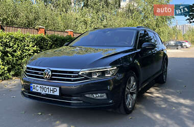 Универсал Volkswagen Passat 2020 в Киеве
