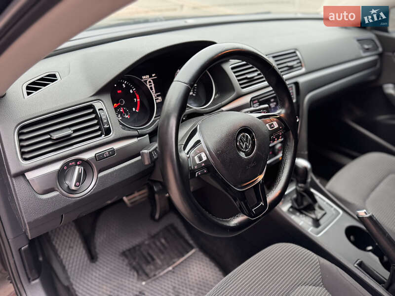 Седан Volkswagen Passat 2016 в Одессе