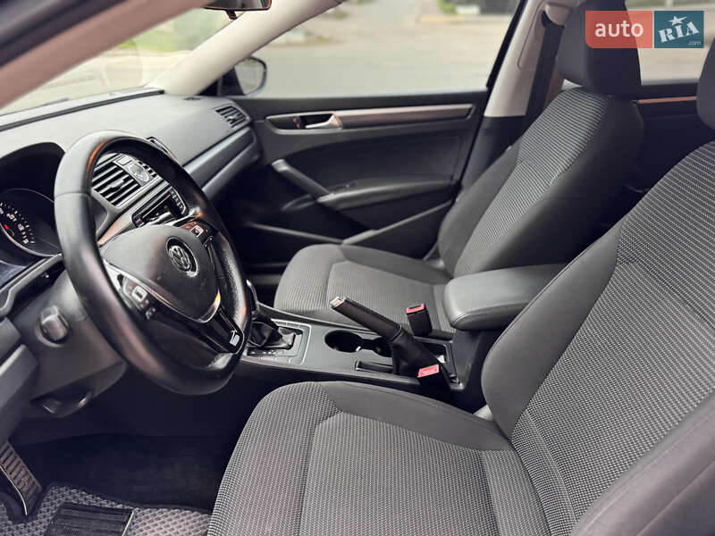 Седан Volkswagen Passat 2016 в Одессе