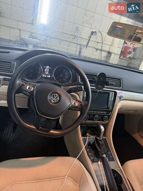 Седан Volkswagen Passat 2016 в Коростене