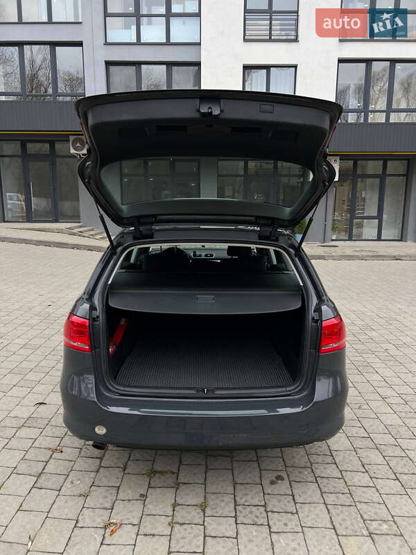 Універсал Volkswagen Passat 2012 в Новояворівську