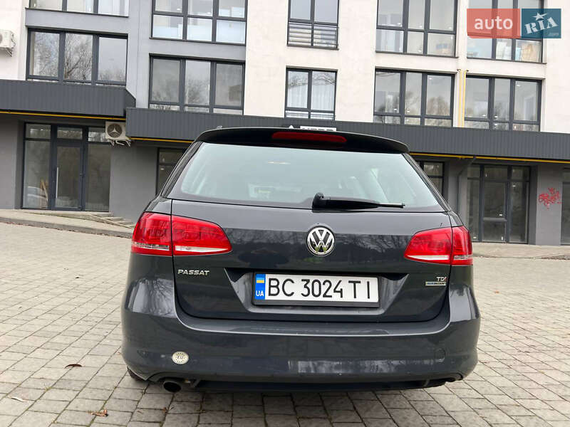 Універсал Volkswagen Passat 2012 в Новояворівську