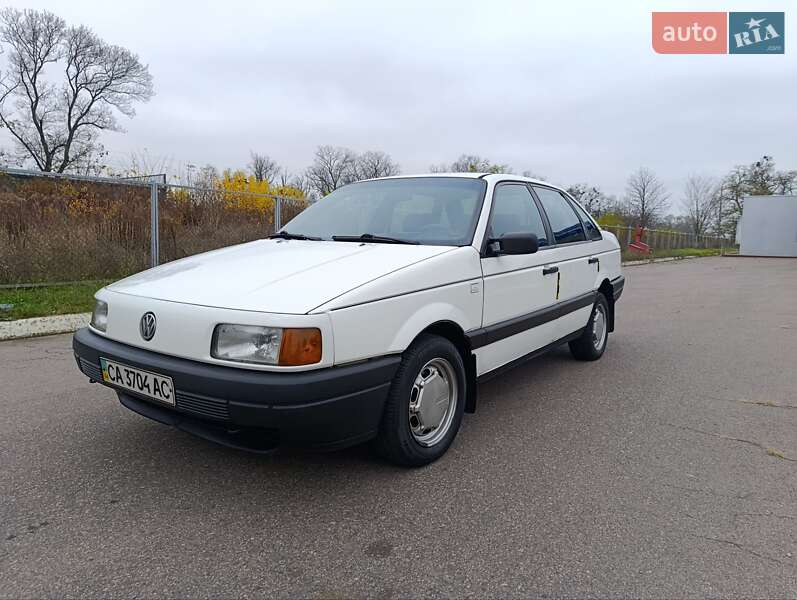 Седан Volkswagen Passat 1988 в Черкассах