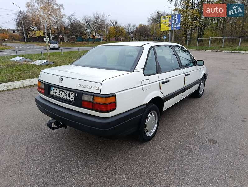 Седан Volkswagen Passat 1988 в Черкассах