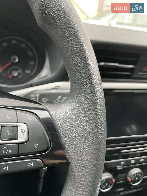 Седан Volkswagen Passat 2020 в Хмельницком