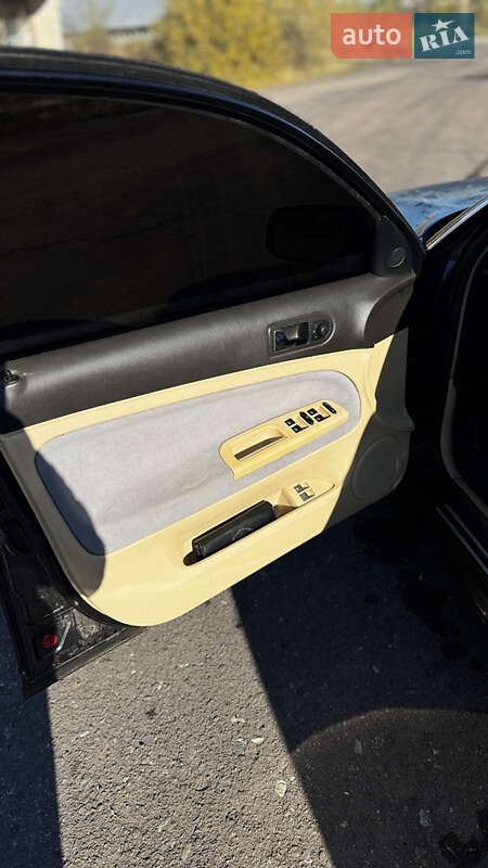 Седан Volkswagen Passat 2003 в Калуше