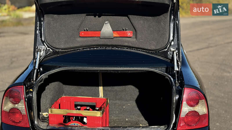 Седан Volkswagen Passat 2003 в Калуше