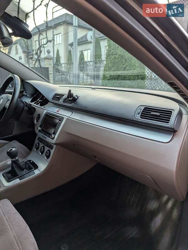 Седан Volkswagen Passat 2006 в Тячеве