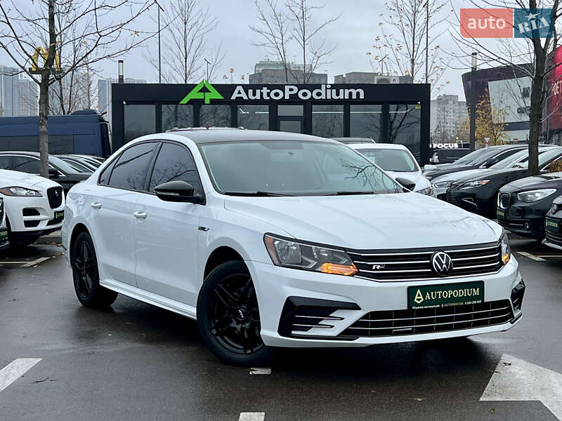 Седан Volkswagen Passat 2018 в Киеве