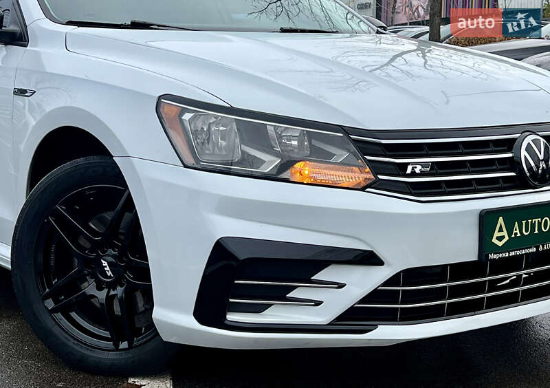 Седан Volkswagen Passat 2018 в Киеве