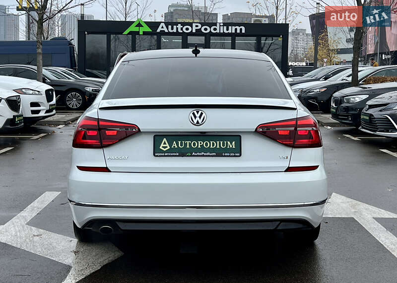 Седан Volkswagen Passat 2018 в Киеве