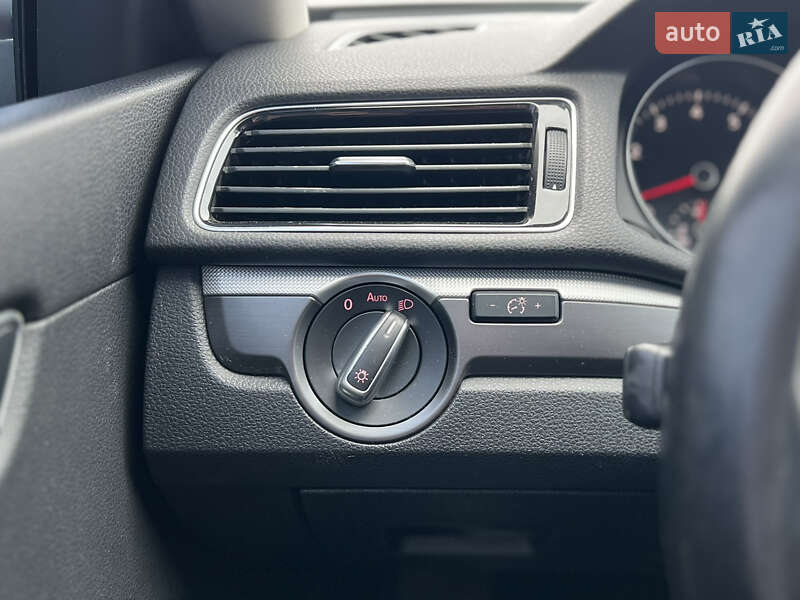 Седан Volkswagen Passat 2018 в Киеве